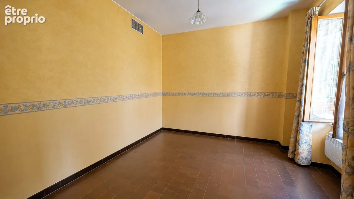Maison Idéalement située avec combles aménageables et terrain. - photo 5