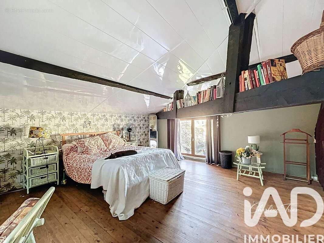 Maison 165 m² à Genissac  - photo 8