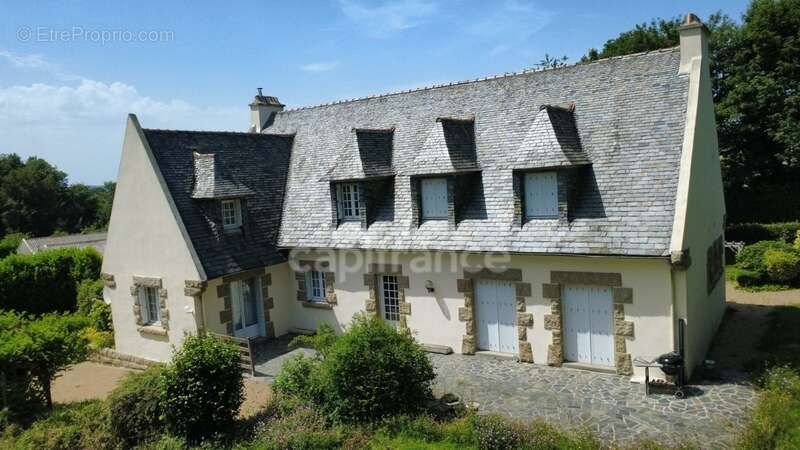 Propriété de caractère avec énorme potentiel + terrain 2200 m2 - photo 2