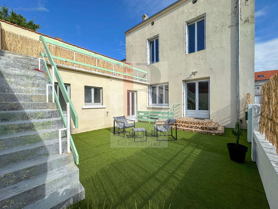 Centre ville, Maison rénovée 4 ch, avec cour privative et cave - photo 2