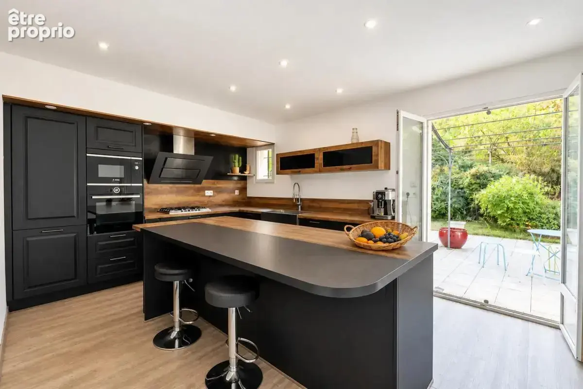 LUZARCHES – Une propriété rare au cœur de 2 646 m² de verdure - photo 2
