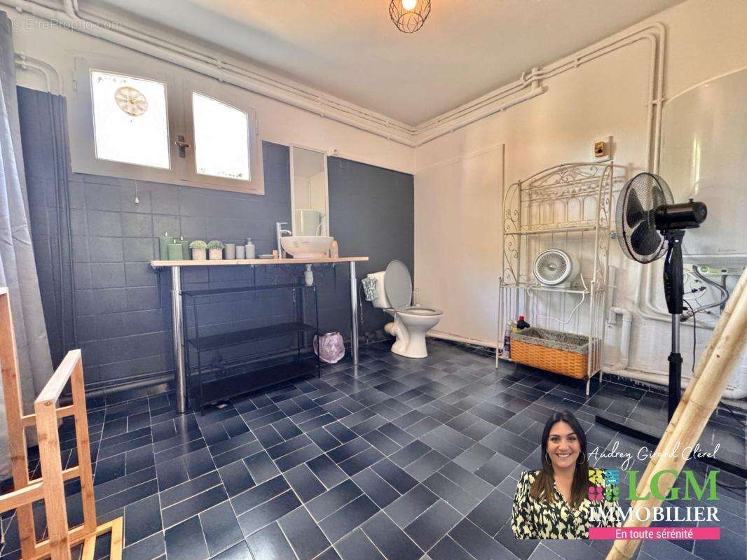 Maison familiale, 930m2 de terrain divisible, 5 chambres, appartement T2 indépendant, garage, piscine - photo 9