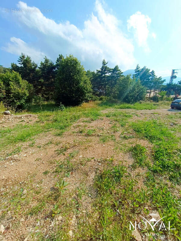 Terrain 1360 m² à Seranon  - photo 4