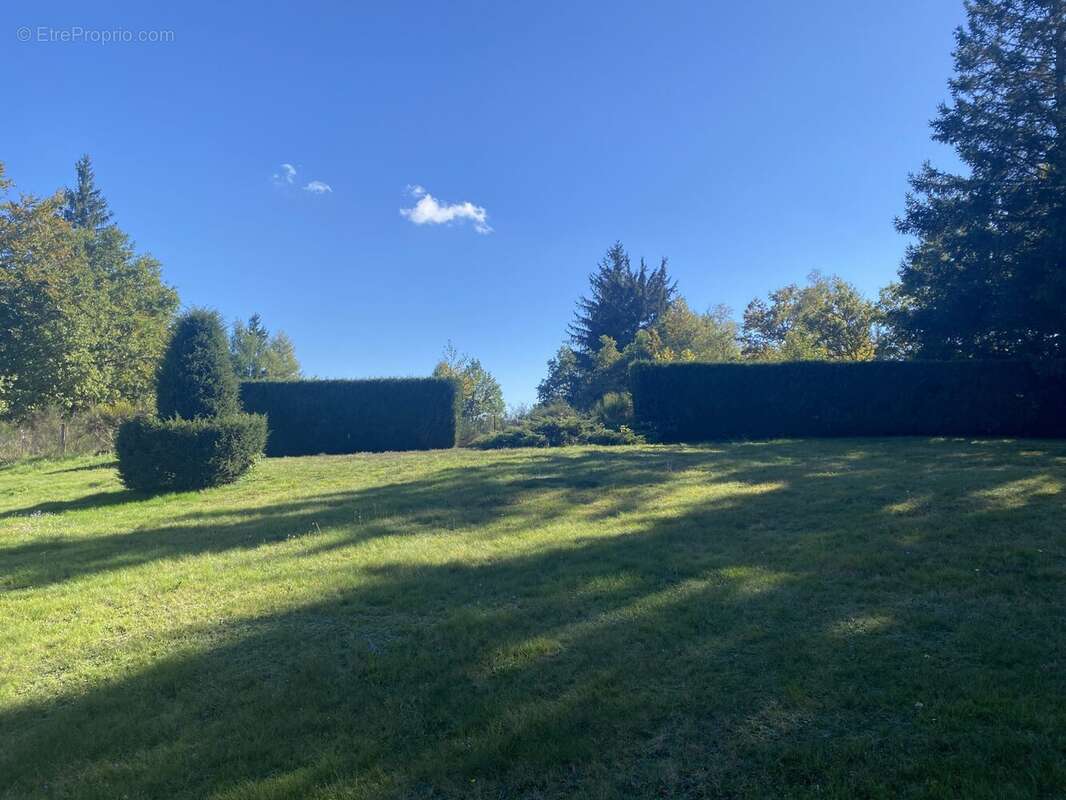 Maison à PEROLS-SUR-VEZERE