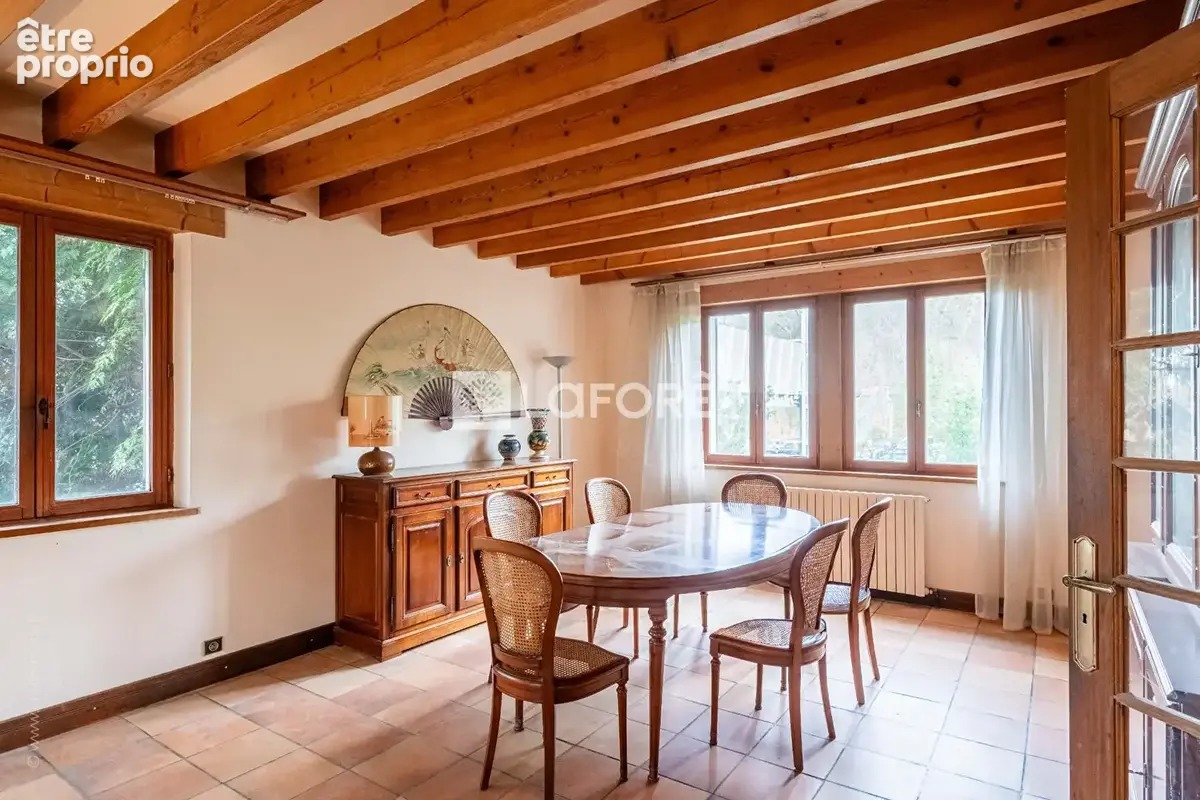 Maison de caractère de 256 m² sur terrain de 952 m² - La Celle-Saint-Cloud - photo 5