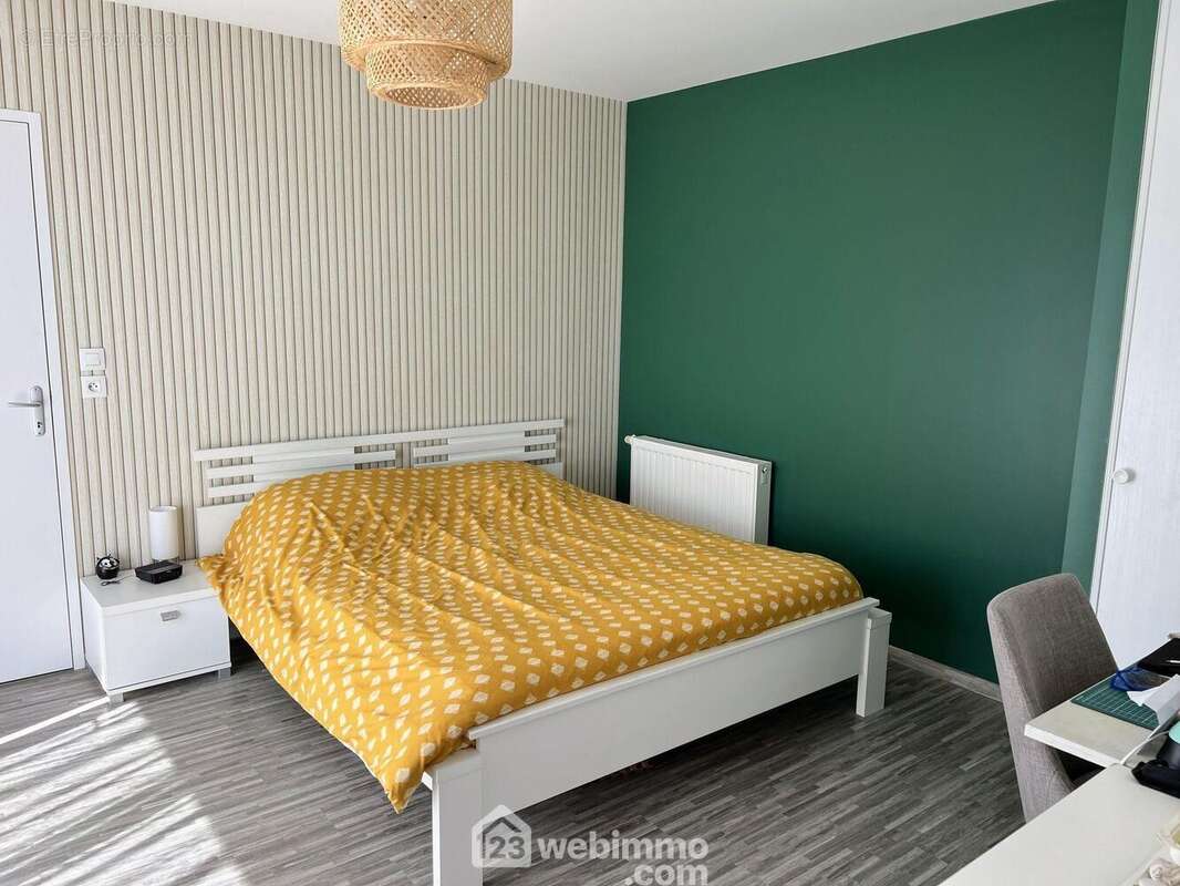 L'espace nuit se compose de 3 chambres... - Appartement à AVRILLE