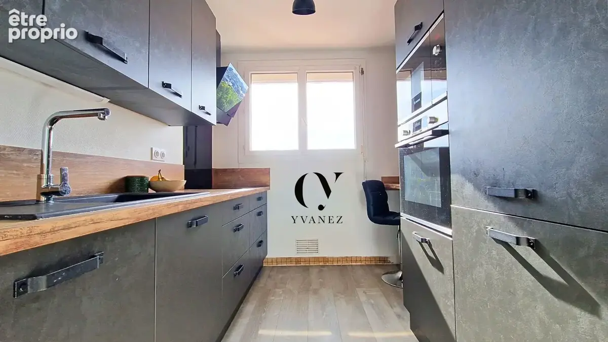 Appartement grand Type 3 rénové de 71 m2, traversant et lumineux, vue dégagée, situé quartier Sainte-Thérèse à - photo 4