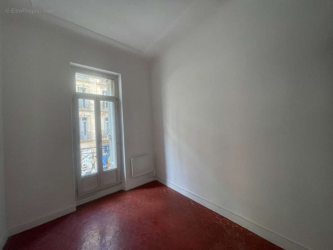 Appartement à MARSEILLE-4E