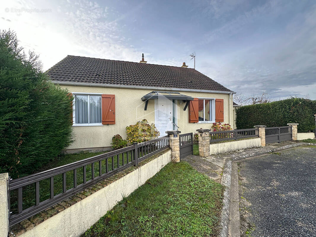 Maison à VILLENEUVE-LA-GUYARD