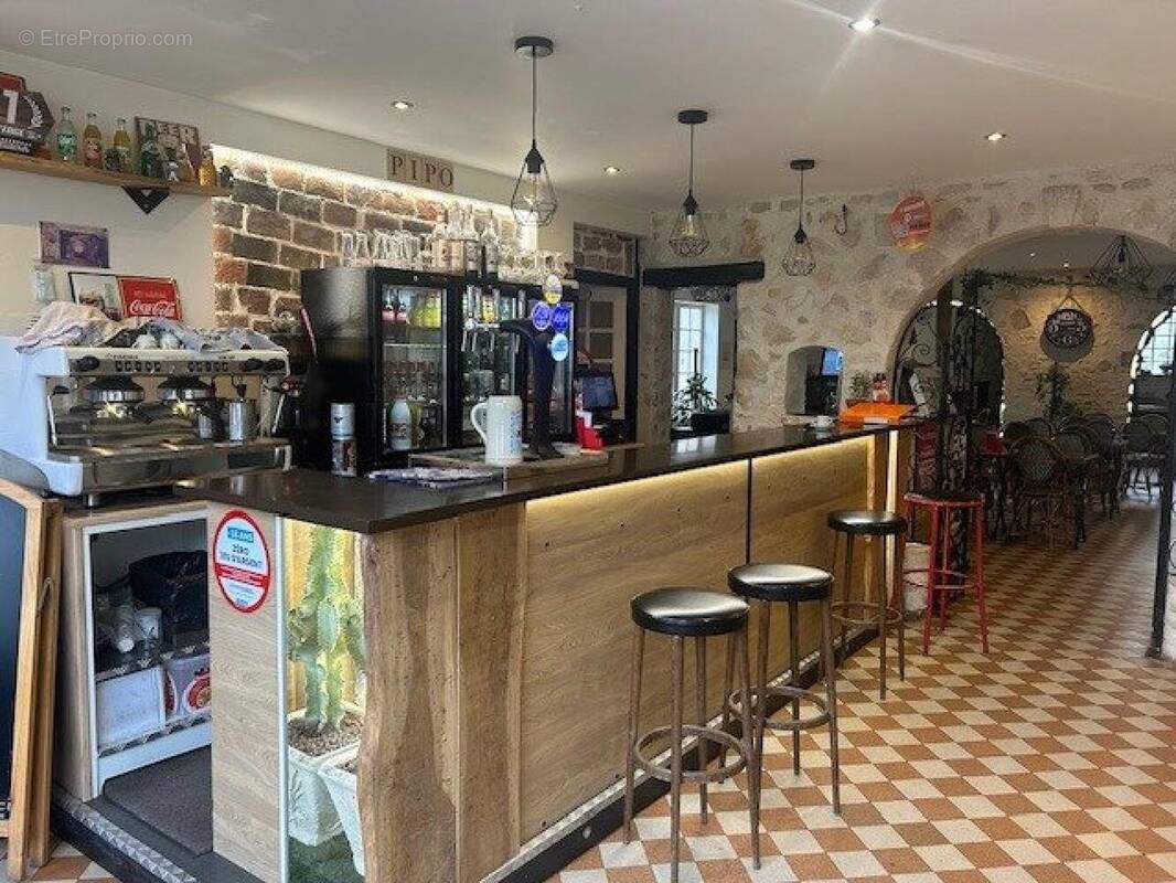 Photo 1 - Commerce à BREVAL