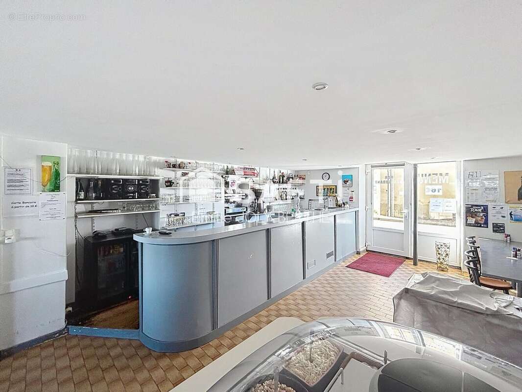 Commerce 225 m² à Joue-En-Charnie  - photo 2