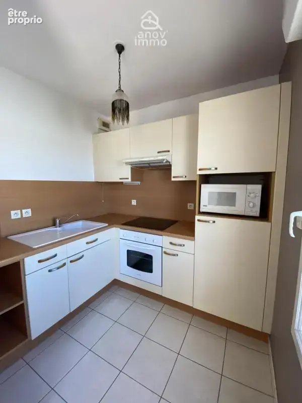 Appartement T3 avec terrasse, cave et parking proche plage e - photo 2