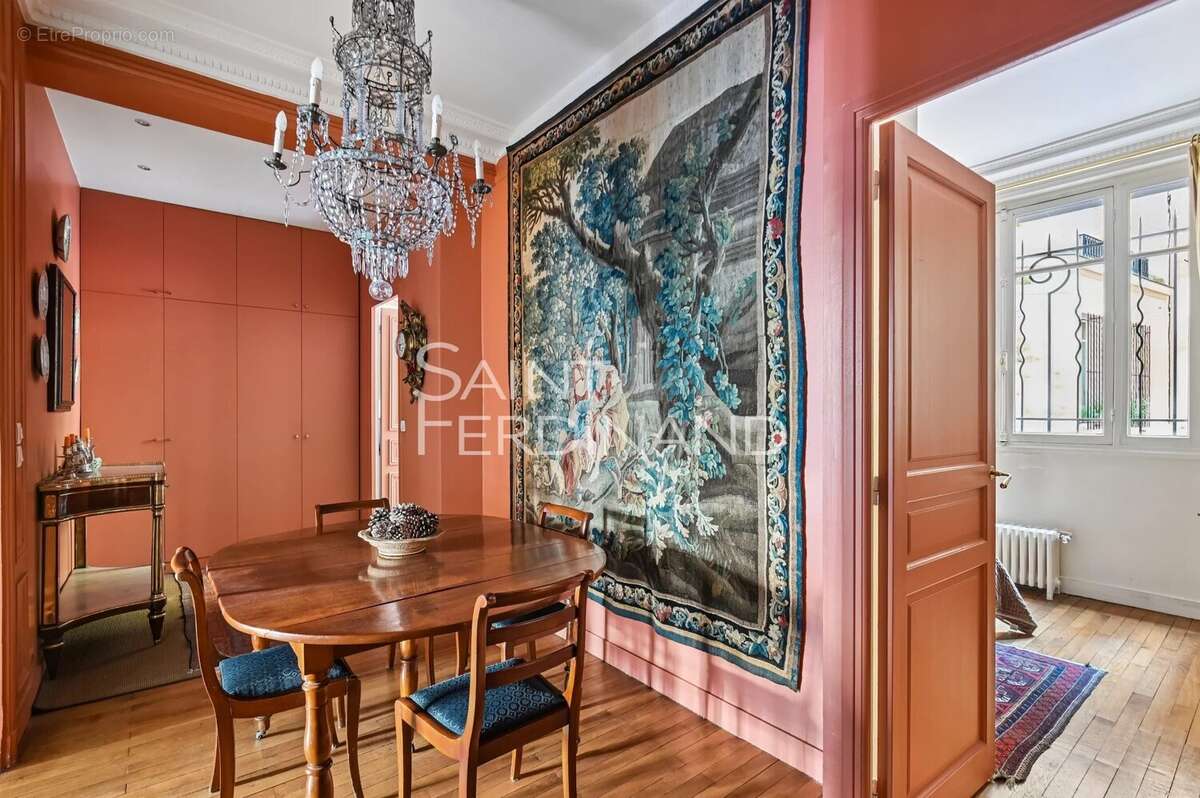 Appartement à NEUILLY-SUR-SEINE