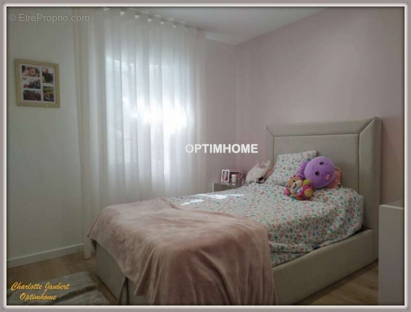 Maison à VILLEBOIS-LAVALETTE