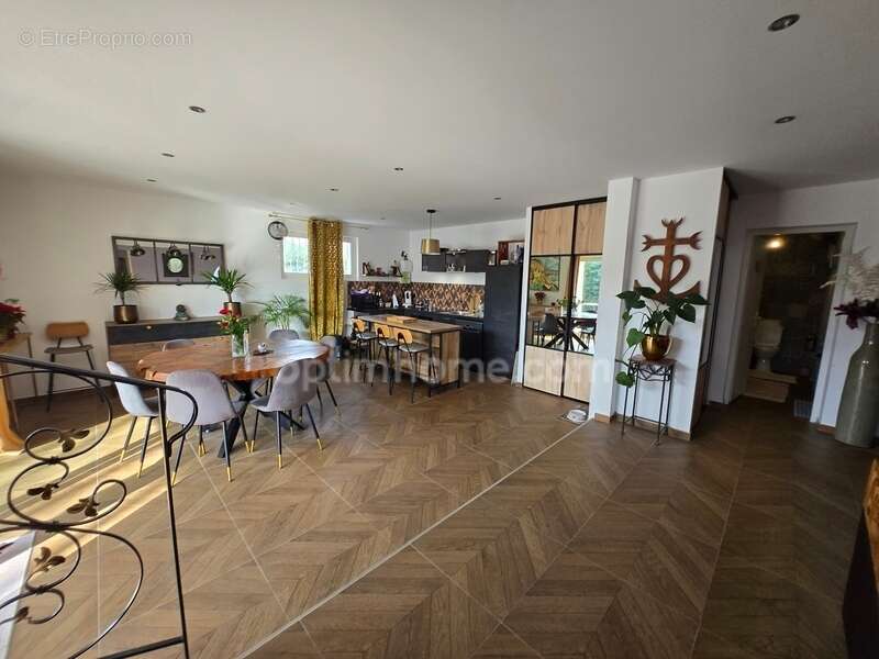 Appartement à PORT-DE-BOUC