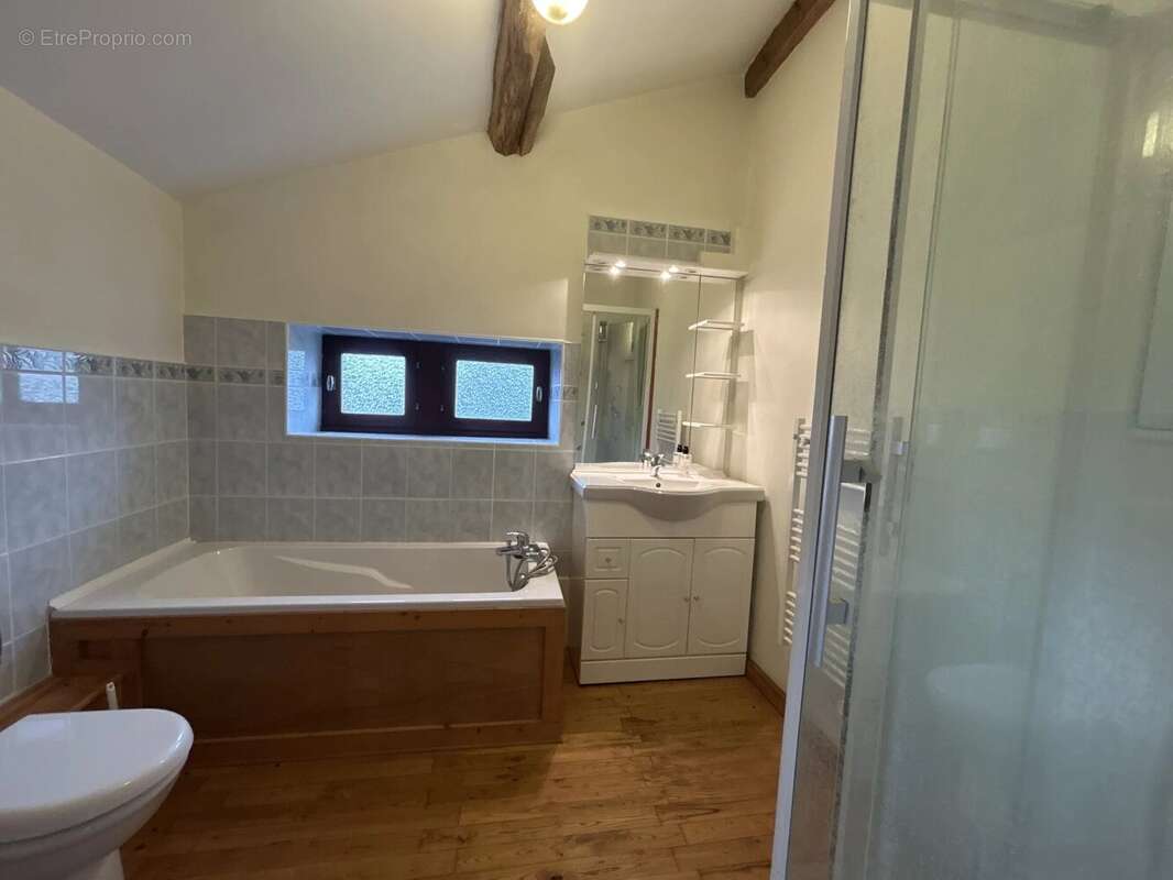 Maison à CLUSSAIS-LA-POMMERAIE