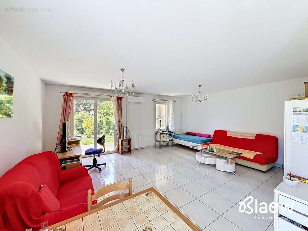Appartement à MEYZIEU
