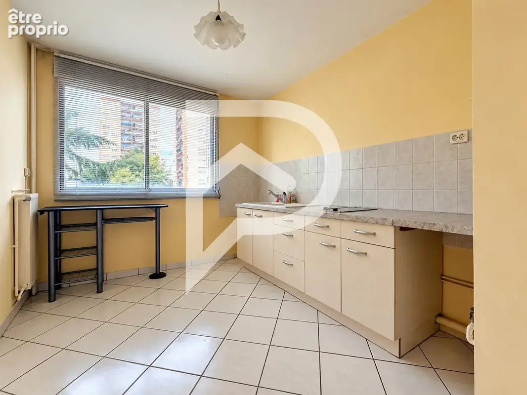 Appartement T3 de 74 m² avec balcon, garage et cave - photo 4