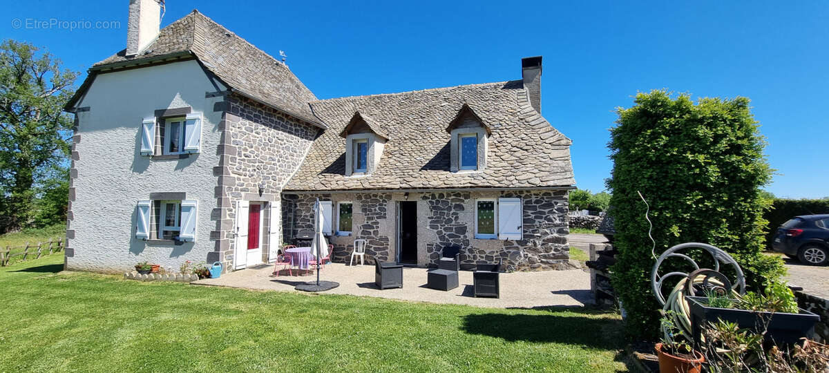 Maison à LACROIX-BARREZ