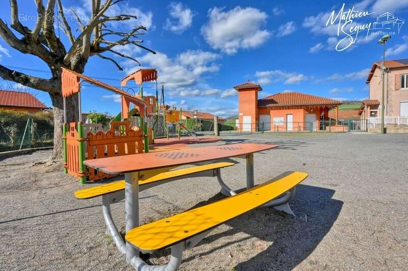 Maison à MONTROMANT