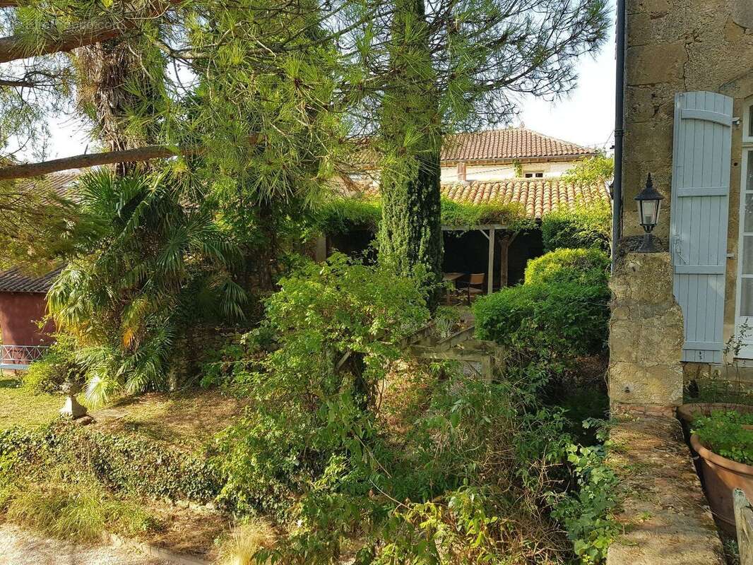 Elegante maison de village  avec vues - photo 2