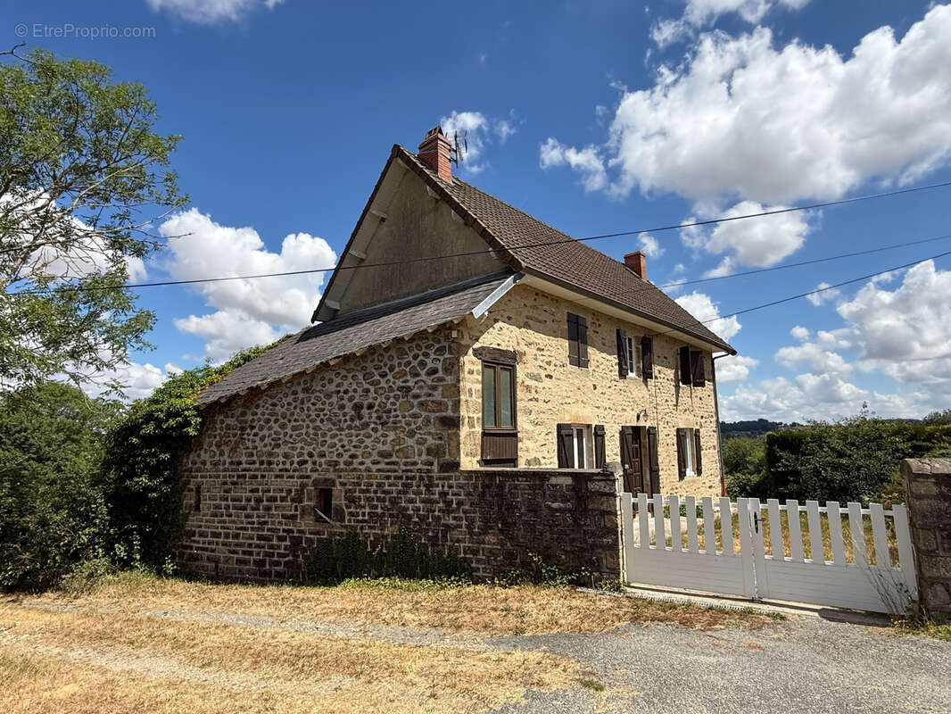 Auv 1224 : Maison en pierres, garage, vue superbe, 822m2 - photo 10