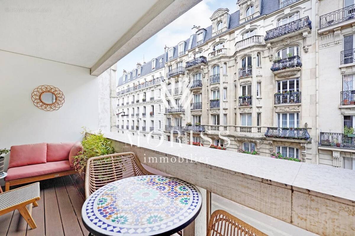 Appartement à PARIS-18E