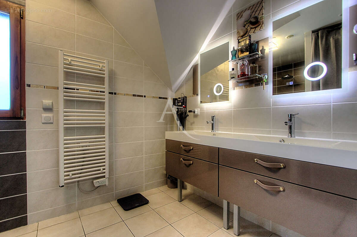 Villa Tresserve 225 m² avec piscine et garage sur 1100 m² de terrain - photo 13