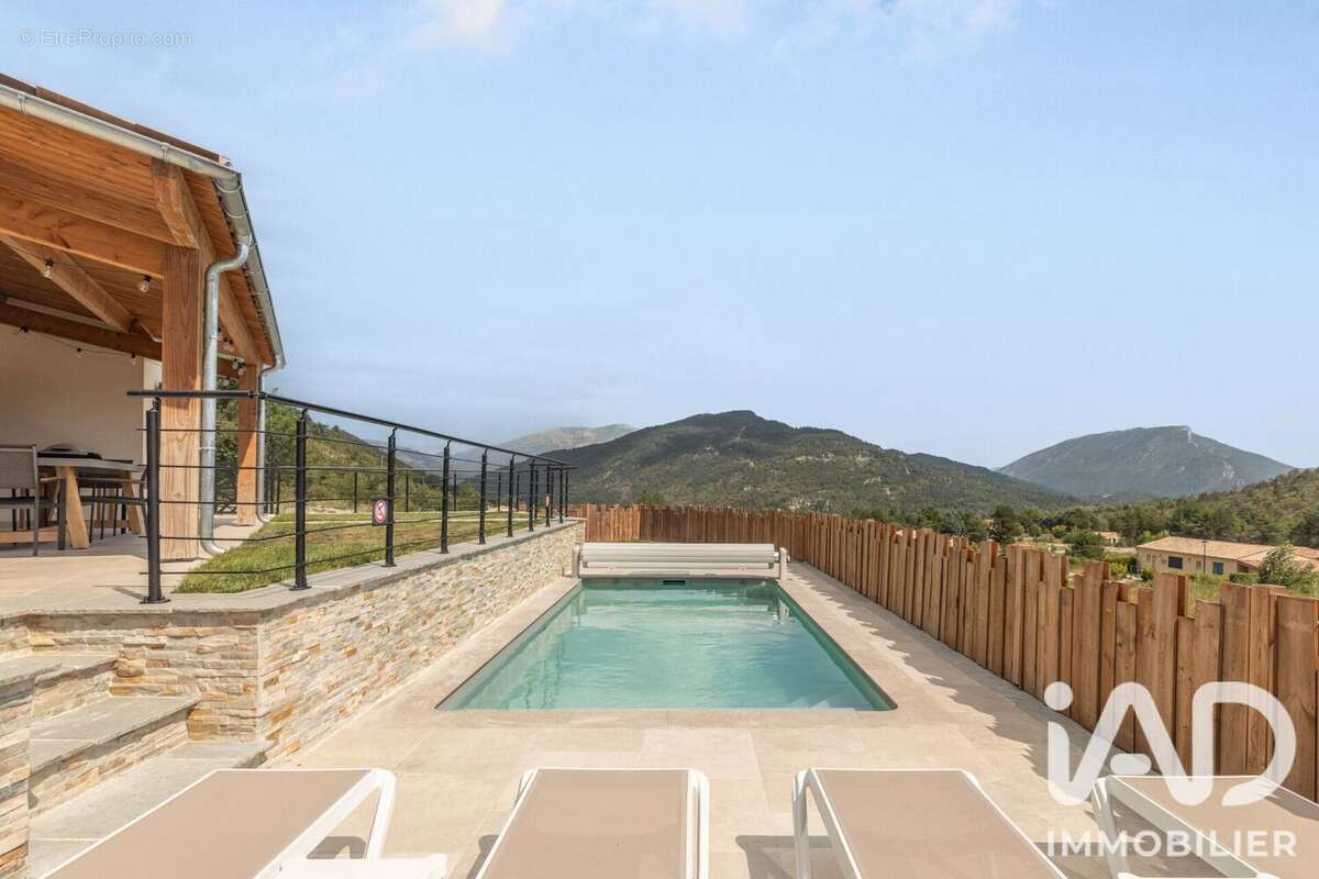 Maison 94 m² à Castellane  - photo 5