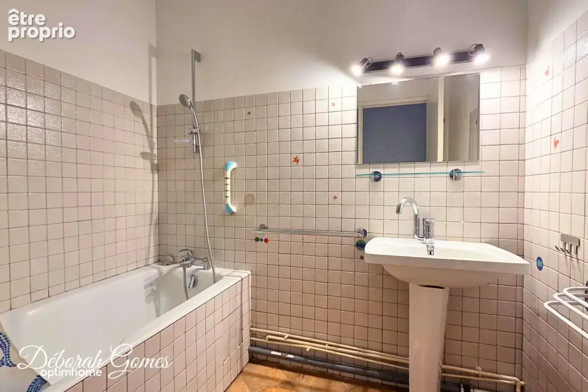 RARE Pau centre ville – 4 chambres, double salon, garage et parking - photo 14