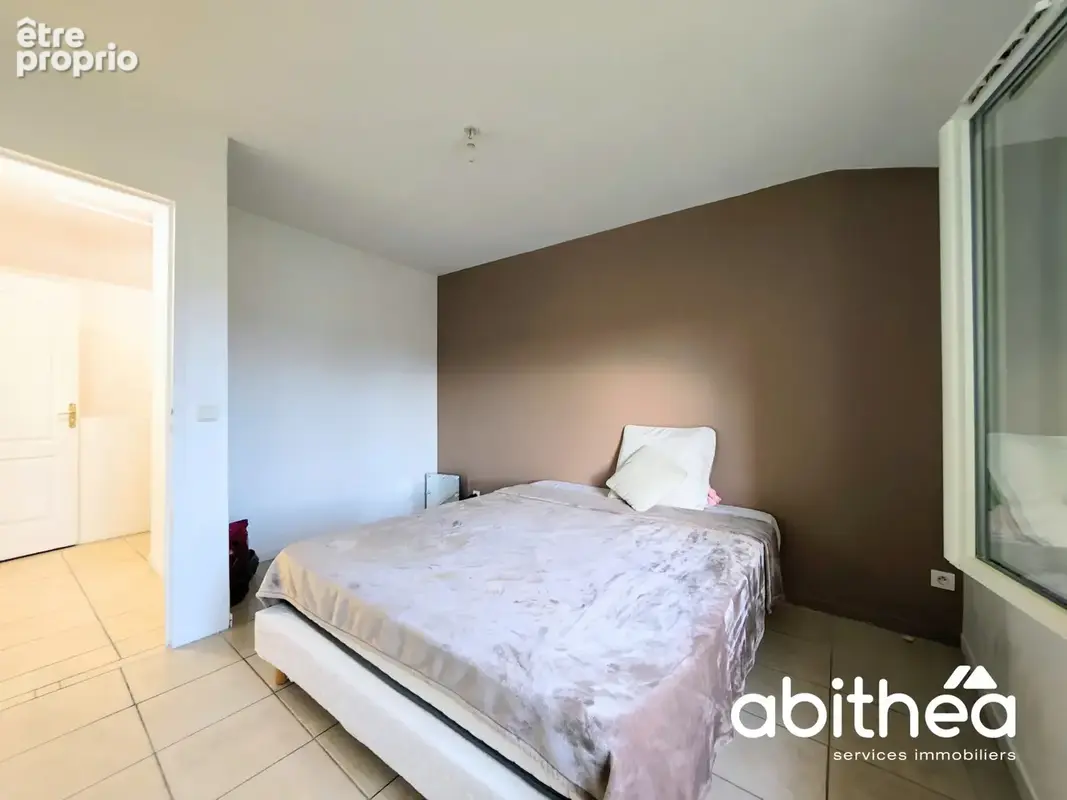 Maison F4 rénovée de 69 m2 en plein cœur des Billaux ! - photo 7