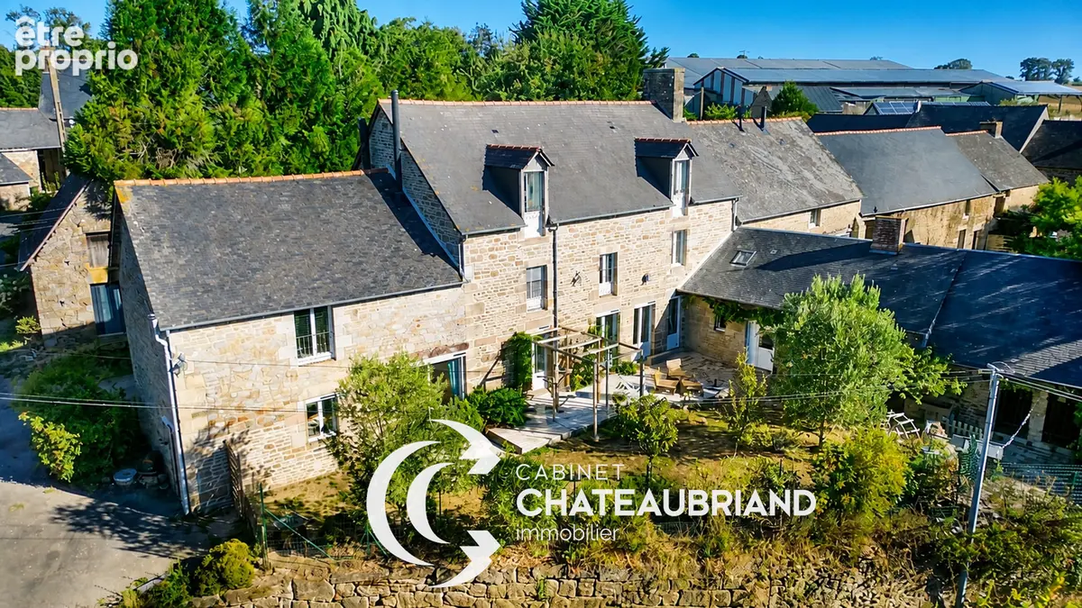 Maison en pierre  avec dépendances - 317 m² - 4 chambres - 8 pièces - Noyal sous Bazouges (35560) - photo 1