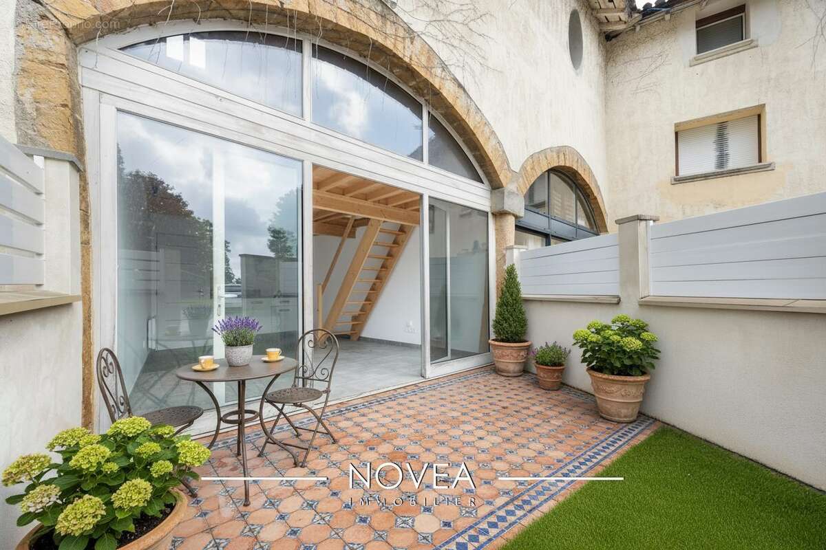 Appartement à NEUVILLE-SUR-SAONE