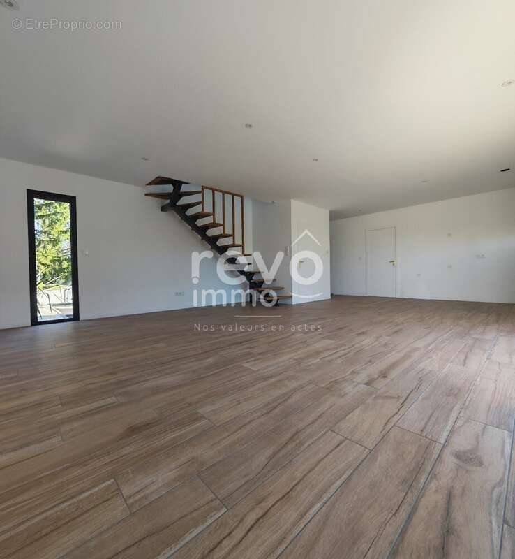 Maison à SAINT-JEAN-DE-THURIGNEUX