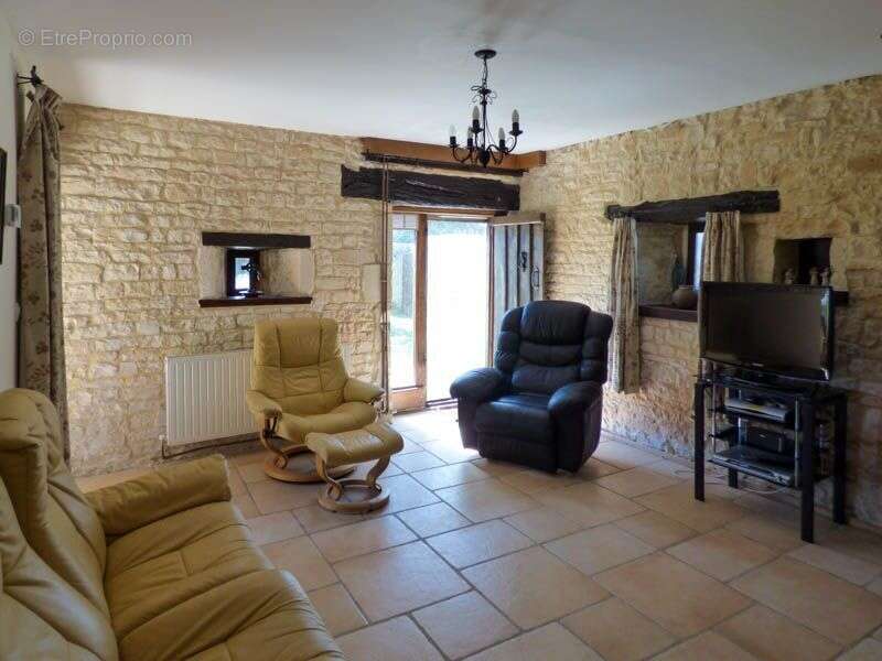 Maison à CHEF-BOUTONNE