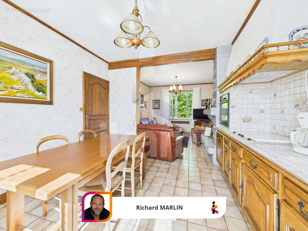 Maison à CHATEAUNEUF-DU-FAOU