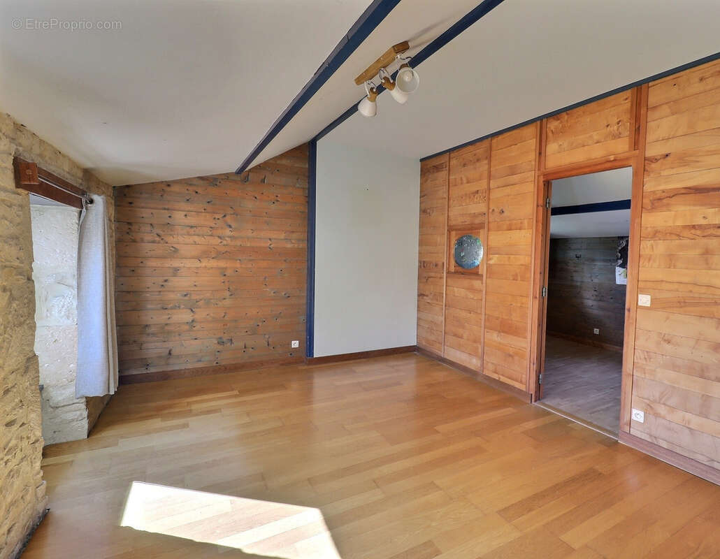 Propriété de caractère   260 m2 - Charme et élégance à Vouhé - photo 6