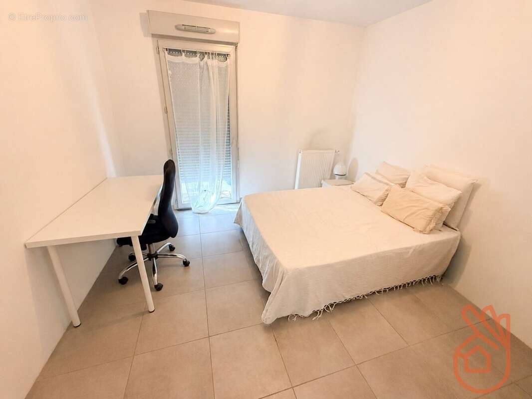 T2 en rdj + terrasse jardinet et 2 places de parking - photo 4