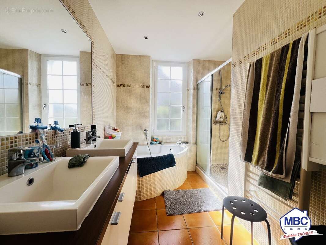 Maison à MONTREVAULT