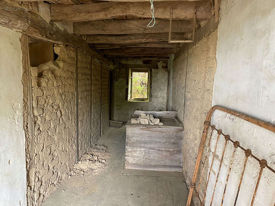 Enorme Potentiel avec cette Longère sur un terrain de 2829m2 Hameau Tranquille - photo 9