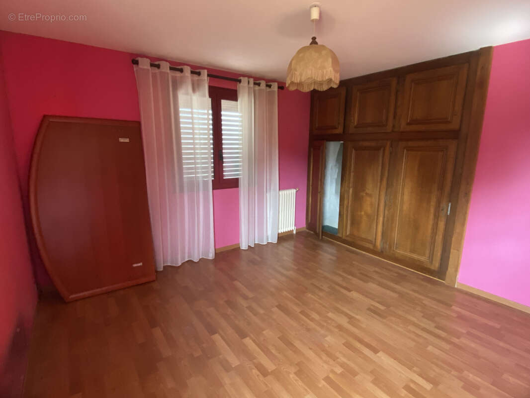 Maison à SAINT-YZAN-DE-SOUDIAC