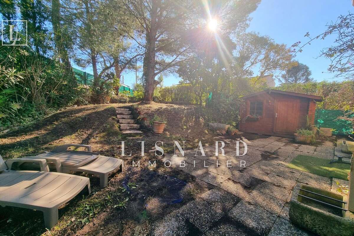 Maison à LA ROQUETTE-SUR-SIAGNE