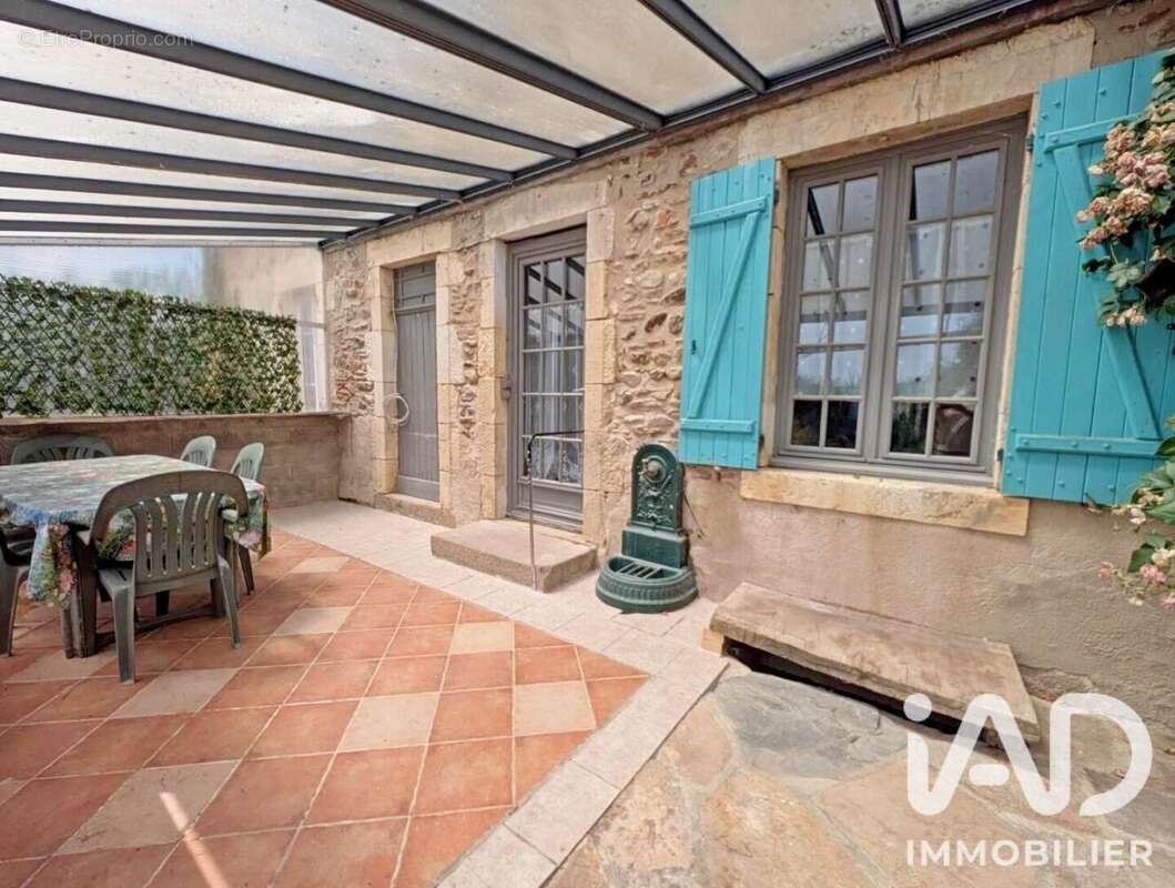Maison 136 m² à Saint-Denis-De-Jouhet  - photo 9
