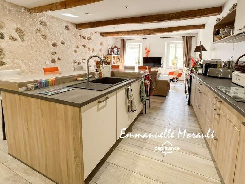Appartement à BAGNOLS-EN-FORET