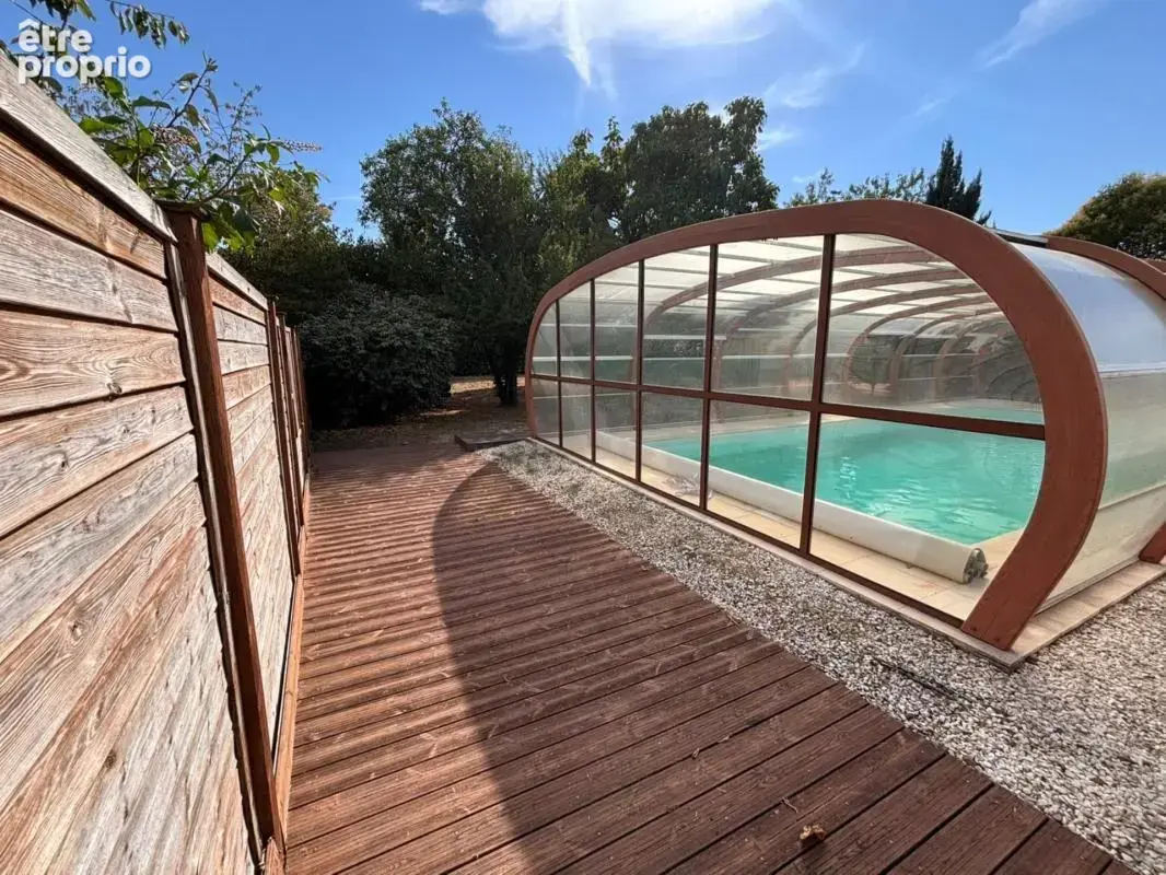 Maison familiale 217 m² de plain-pied – 5 chambres – piscine – terrain 1 845 m² – Antran - photo 4