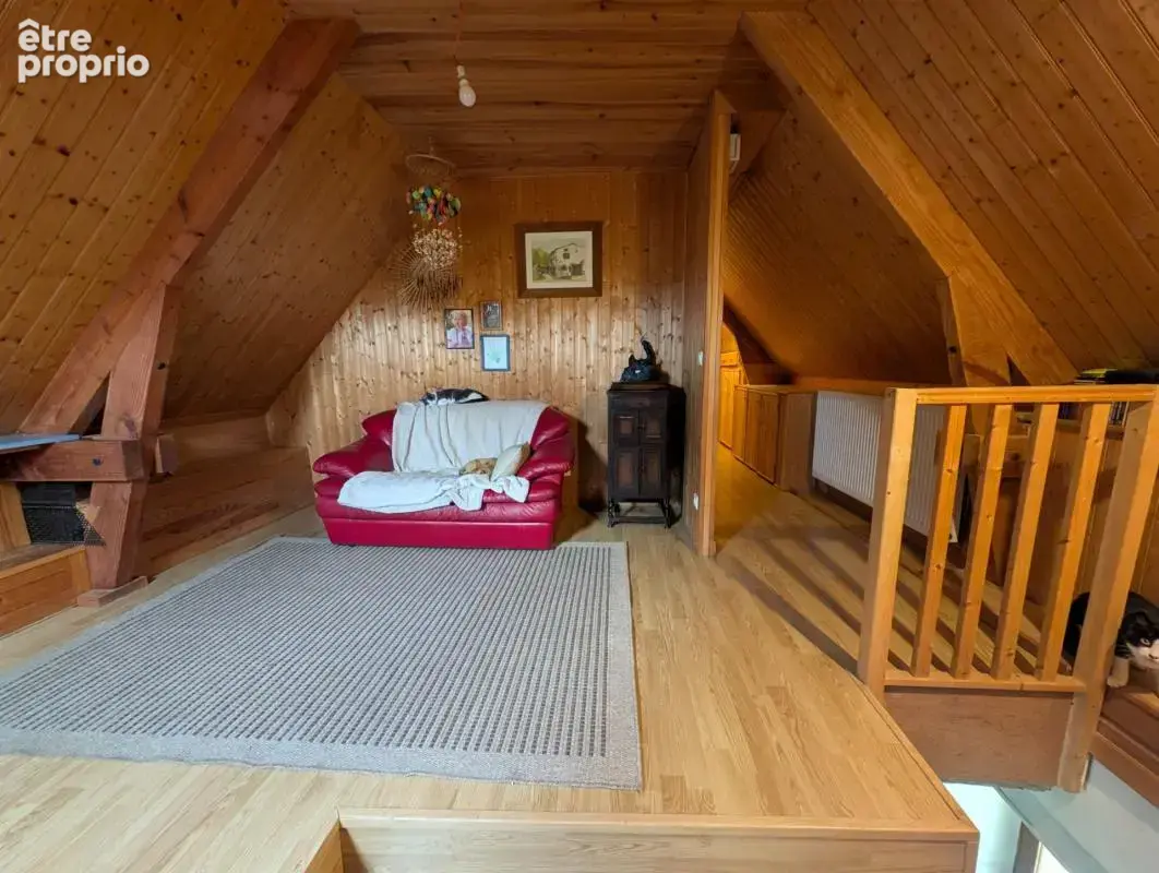 À vendre – maison de campagne avec plus de 5 000 m² de terrain, enclos pour animaux et bâtiment annexe - photo 7