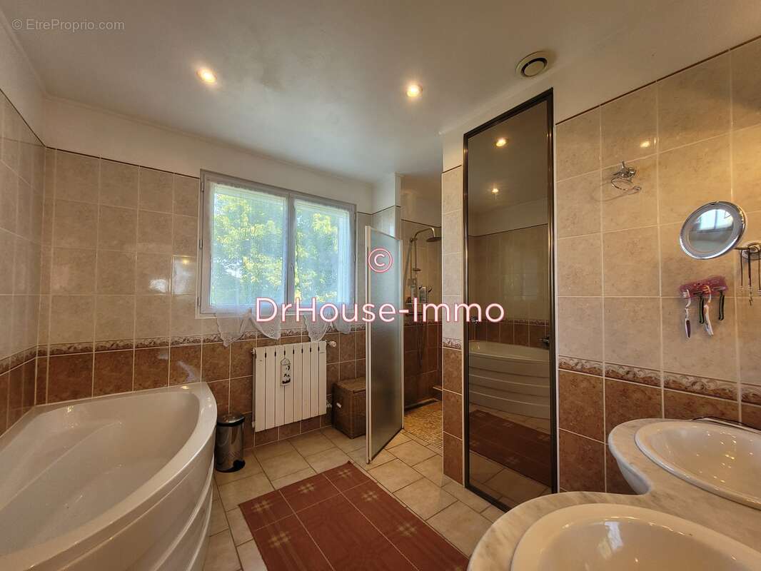 Maison à LA SELLE-SUR-LE-BIED