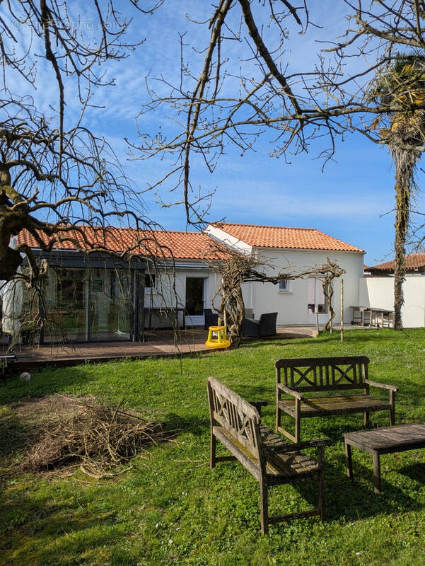 Maison à NIEUL-LES-SAINTES