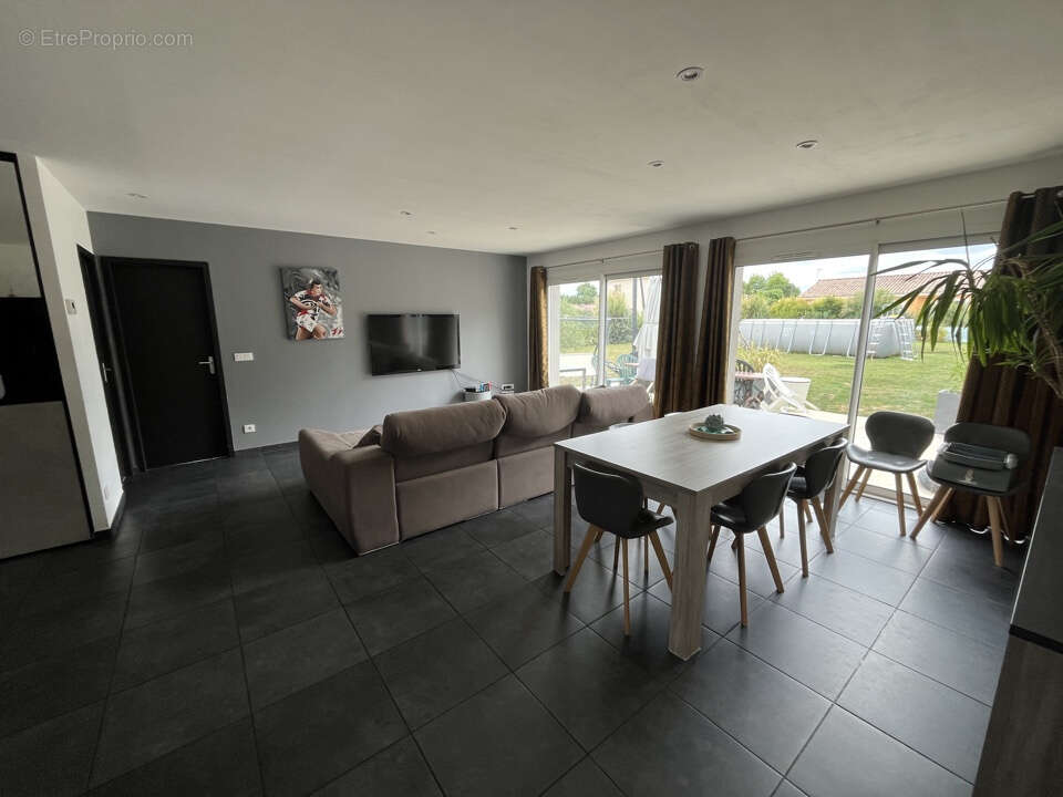 MAISON T5 de 118 M2 avec 1100 M2 de terrain (Normes RT 2012) - photo 11