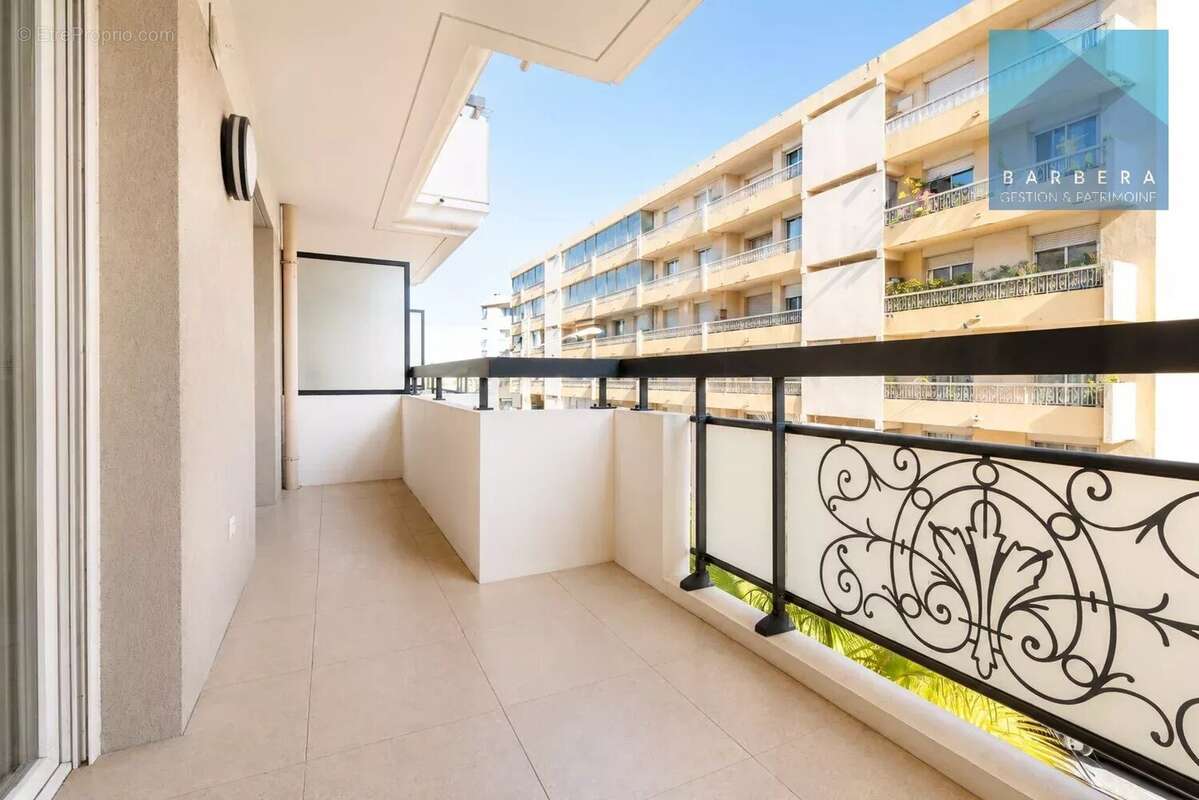 Appartement à SAINT-LAURENT-DU-VAR